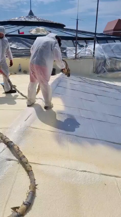 Aplicación de poliurea sobre espuma en obra civil