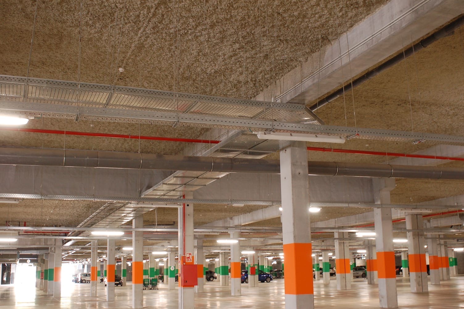 Lana de roca proyectada en parking para protección contra el fuego